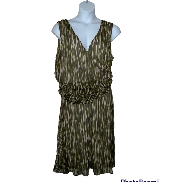 Avenue Dresses & Skirts - Avenue 20 Dress Green Tan V Neck V Back Surplice Sleeveless Side Zip Ruched